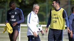 France&#039;s national soccer team coach Didier Deschamps (C) passes by players Paul Pogba (L) and Adil Rami (R) during a training session at Clairefontaine, near Paris, May 25, 2016. REUTERS/Charles Platiau