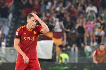 Roma's Italian forward #11 Andrea Belotti reacts after scoring a second goal during the Italian Serie A football match Roma vs Salernitana on August 20, 2023 at the Olympic stadium in Rome. (Photo by Alberto PIZZOLI / AFP)