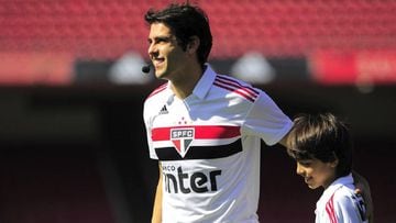 El jugador formado en Sao Paulo, ya retirado, le record&oacute; que el comportamiento fuera del campo repercute en las actuaciones sobre el terreno de juego.