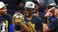 BOSTON, MASSACHUSETTS - JUNE 16: Andrew Wiggins #22 of the Golden State Warriors celebrates with th Larry O'Brien Championship Trophy after defeating the Boston Celtics 103-90 in Game Six of the 2022 NBA Finals at TD Garden on June 16, 2022 in Boston, Massachusetts. NOTE TO USER: User expressly acknowledges and agrees that, by downloading and/or using this photograph, User is consenting to the terms and conditions of the Getty Images License Agreement.   Elsa/Getty Images/AFP
== FOR NEWSPAPERS, INTERNET, TELCOS & TELEVISION USE ONLY ==