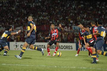
Eran las semifinales de la Copa Libertadores 2007, Cúcuta había sorprendido a todos por su forma de jugar y ahora debía demostrarlo con Boca Juniors para llegar a la final. En el encuentro de vuelta, en el General Santander, el equipo colombiano ganó 3-1 y se llevaba una ventaja para Buenos Aires. 