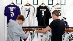 Las camisetas de Zidane, Raúl, Ronaldo y Beckham, expuestas en un lugar preferente.