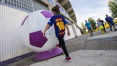 VALLADOLID, SPAIN - AUGUST 25: A child fan of Lionel Messi and Barcelona plays outside the stadium prior the La Liga match between Real Valladolid CF and FC Barcelona at Jose Zorrilla on August 25, 2018 in Valladolid, Spain. (Photo by Octavio Passos/Getty