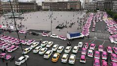 Taxistas manifest&aacute;ndose en la Plaza de la Constituci&oacute;n. 