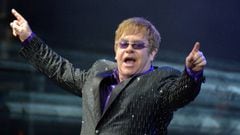 Elton John cancela su concierto en Indianápolis tras la muerte de su suegra
