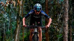 Ronald Bernal, ciclista colombiano de 15 a&ntilde;os, en un entrenamiento