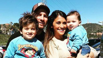 Leo Messi con Antonella Roccuzzo y sus dos hijos, Thiago y Mateo