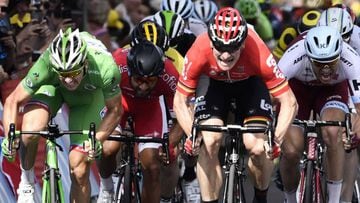 (From R) Germany&#039;s Marcel Kittel, Norway&#039;s Alexander Kristoff, Germany&#039;s Andre Greipel, France&#039;s Nacer Bouhanni and France&#039;s Arnaud Demare wearing the best sprinter&#039;s green jersey, sprint towards the finish line at the end of the 216 km sixth stage of the 104th edition of the Tour de France cycling race on July 6, 2017 between Vesoul and Troyes. / AFP PHOTO / Jeff PACHOUD