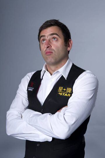 Let me entertain you | Ronnie O'Sullivan looking up.