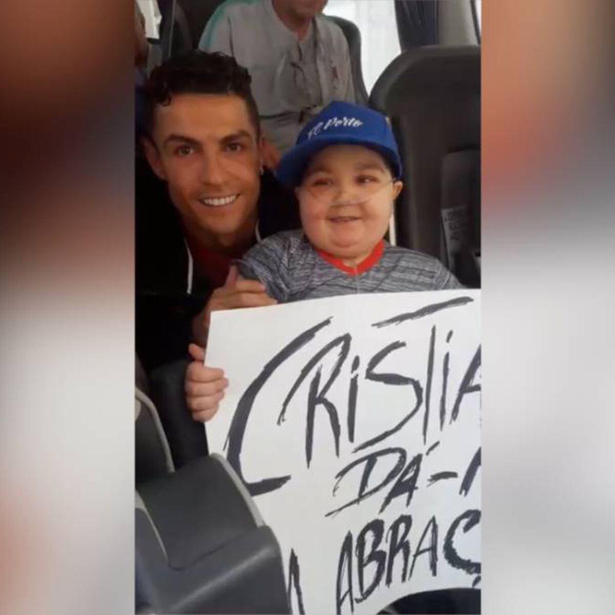 Video del conmovedor gesto de Cristiano Ronaldo con un niño en la gira del  Al Nassr