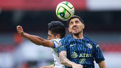 MEXICO CITY, MEXICO - JANUARY 07: Jose Madueña of Queretaro battles for possession with Diego Valdes of America during the 1st round match between America and Queretaro as part of the Torneo Clausura 2023 Liga MX at Azteca Stadium on January 07, 2023 in Mexico City, Mexico. (Photo by Hector Vivas/Getty Images)