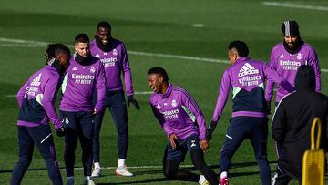 Los jugadores del Madrid, durante un entrenamiento en la Ciudad Deportiva.