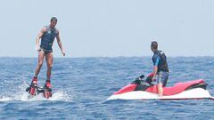 Cristiano disfrut&oacute; ayer practicando deportes n&aacute;uticos en aguas de Formentera junto a su familia, su novia Georgina Rodr&iacute;guez y su amigo Miguel Paixao.
