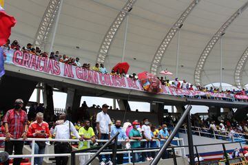 Cientos de seguidores de Freddy Rincón acudieron al Pascual Guerrero para despedir y homenajear al Coloso de Buenaventura.