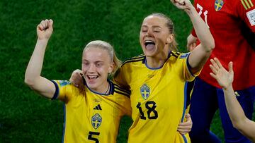 Soccer Football - FIFA Women's World Cup Australia and New Zealand 2023 - Third Place Playoff - Sweden v Australia - Brisbane Stadium, Brisbane, Australia - August 19, 2023 Sweden's Anna Sandberg and Fridolina Rolfo celebrate after the match REUTERS/Amanda Perobelli