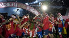 Los jugadores del Girona celebran el ascenso.