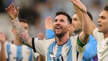 Messi alcanza a Maradona y Pelé