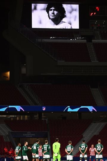 Minuto de silencio en el Wanda Metropolitano en memoria de Diego Armando Maradona.