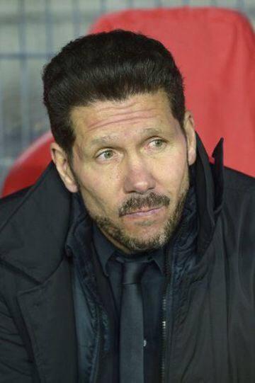 Atletico Madrid's Argentinian coach Diego Simeone looks on prior to the UEFA Champions League round of 16 first leg football match between PSV Eindhoven and Atletico Madrid at the Philips Stadium in Eindhoven on February 24, 2016. 