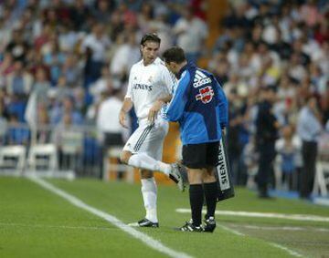 Su debut con el club blanco fue entrando tras el descanso en un partido contra el Celta de Vigo. 
