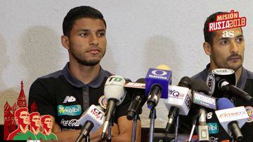 En las redes sociales circularon fotograf&iacute;as en que se puede ver que el Jefe de Prensa de Costa Rica, pidi&oacute; a sus jugadores no ir a la conferencia de prensa al Estadio.