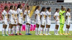 Jugadoras de Pumas Femenil antes del partido contra el Atlas