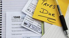 Papeleo y formularios del IRS v&iacute;a Getty Images.