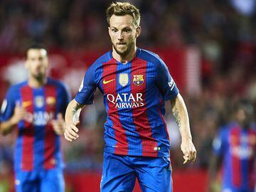 SEVILLE, SPAIN - NOVEMBER 06:  Ivan Rakitic of FC Barcelona  in action on during the match between Sevilla FC vs FC Barcelona as part of La Liga at Ramon Sanchez Pizjuan Stadium on November 6, 2016 in Seville, Spain.  (Photo by Aitor Alcalde/Getty Images)
 PUBLICADA 12/11/16 NA MA22 1COL