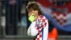 Luka Modric lamentandose durante un partido clasificatorio para la Copa del Mundo.