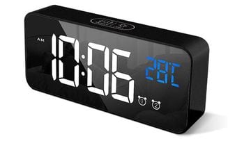 Este despertador digital con pantalla led, alarma dual y en seis colores  arrasa en  - Showroom