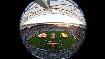 The teams line up prior to the Russia 2018 World Cup Group G football match between England and Belgium at the Kaliningrad Stadium in Kaliningrad on June 28, 2018. / AFP PHOTO / Kirill KUDRYAVTSEV / RESTRICTED TO EDITORIAL USE - NO MOBILE PUSH ALERTS/DOWN