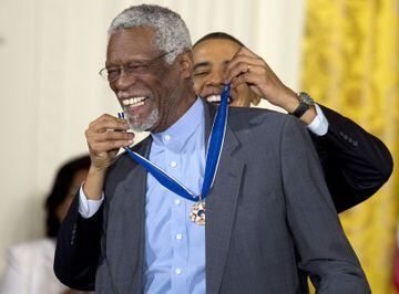 US President Barack Obama awards the 2010 Medal of Freedom to NBA basketball hall of famer and human rights advocate Bill Russell