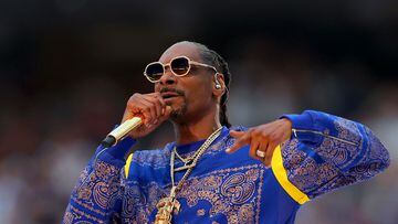 INGLEWOOD, CALIFORNIA - FEBRUARY 13: Snoop Dogg performs during the Pepsi Super Bowl LVI Halftime Show at SoFi Stadium on February 13, 2022 in Inglewood, California.   Kevin C. Cox/Getty Images/AFP
== FOR NEWSPAPERS, INTERNET, TELCOS & TELEVISION USE ONLY ==