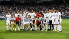 El Real Madrid con los t&iacute;tulos de Liga (temporada 2016-2017) y Supercopa de Europa y Supercopa de Espa&ntilde;a (temporada 2017-2018) en una imagen en agosto de 2017.