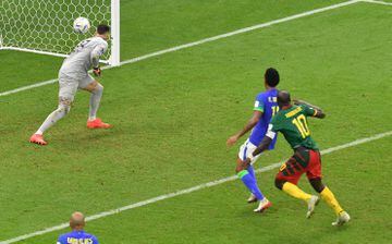 Así marcó Aboubakar el gol de triunfo de Camerún.
