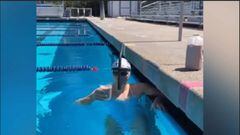 Campeona de natación de USA realiza divertido reto en el agua