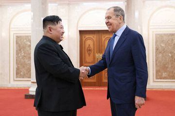 Kim Jong-un, junto a Serguéi Lavrov en Pyongyang