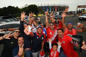 Varios aficionados de Costa Rica se dieron cita al Coloso de Santa Úrsula para presenciar el duelo eliminatorio entre el tricolor y los ticos.