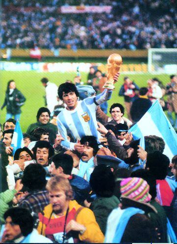 El Gran Capitán led Argentina to glory in 1978 and is widely regarded as one of the best and toughest defenders ever to represent the country. A central defender, Passarella also had an eye for goal, scoring over 100 for his clubs and bagging 22 in 70 cap