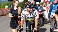 PRZEMYSL, POLAND - AUGUST 01: Sergio Andres Higuita Garcia of Colombia and Team Bora - Hansgrohe celebrates at finish line as stage winner during the 79th Tour de Pologne 2022 - Stage 3 a 237,9km stage from Kraśnik to Przemyśl / #TdP22 / #WorldTour / on August 01, 2022 in Przemysl, Poland. (Photo by Bas Czerwinski/Getty Images)