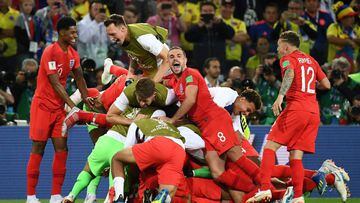England&#039;s team players celebrate after winning  at the end of to the Russia 2018 World Cup round of 16 football match between Colombia and England at the Spartak Stadium in Moscow on July 3, 2018. (Photo by FRANCK FIFE / AFP) / RESTRICTED TO EDITORIA
