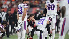 CINCINNATI, OHIO - JANUARY 02: Quarterback Joe Burrow #9 of the Cincinnati Bengals and Jordan Poyer #21 of the Buffalo Bills take a knee after Damar Hamlin #3 of the Bills collapsed following making a tackle during the first quarter at Paycor Stadium on January 02, 2023 in Cincinnati, Ohio.   Dylan Buell/Getty Images/AFP (Photo by Dylan Buell / GETTY IMAGES NORTH AMERICA / Getty Images via AFP)