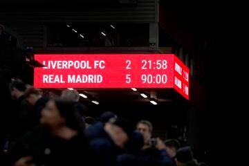 El marcador de Anfield refleja la victoria por 2-5 del Real Madrid ante el Liverpool.