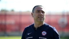 El motivo que tiene a Mora fuera de la Roja y los tres delanteros que espera Chile