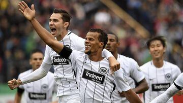 Sin Salcedo ni Fabián el Eintracht Frankfurt avanza en la copa