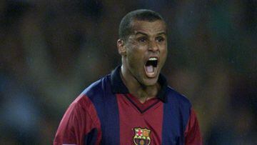 Tras su paso por del Deportivo de la Coruña, llegó a Barcelona en 1997 y jugó con los culés hasta 2002.