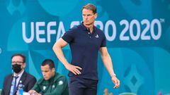 27 June 2021, Hungary, Budapest: Netherlands manager Frank de Boer reacts on the sidelines during the UEFA EURO 2020 round of 16 soccer match between Netherlands and Czech Republic at the Puskas Arena. Photo: Robert Michael/dpa-Zentralbild/dpa 27/06/2021