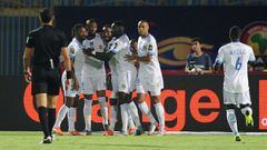 Los jugadores de Rep&uacute;blica Democr&aacute;tica del Congo celebran un gol a Zimbabue