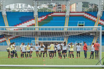 La Selección Colombia Femenina realizó su entrenamiento en el Pascual Guerrero antes del partido amistoso ante Chile, que se jugará el sábado en Cali.