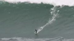 El surfista franc&eacute;s Benjamin Sanchis surfeando una de las olas m&aacute;s grandes de la historia en Belharra (Pa&iacute;s Vasco franc&eacute;s, Iparralde), en 2011. 